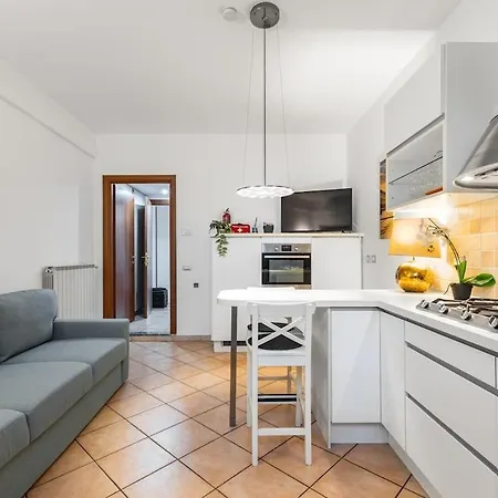 Modern Apartment, Cimiano Metro, Wifi, Ac Apartment